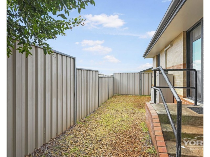 2/15 Donna Court, Kearneys Spring QLD 4350
