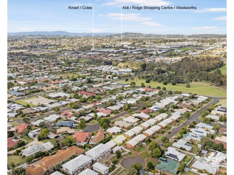 2/15 Donna Court, Kearneys Spring QLD 4350