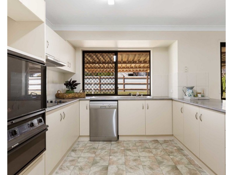4 Azalea, Centenary Heights QLD 4350