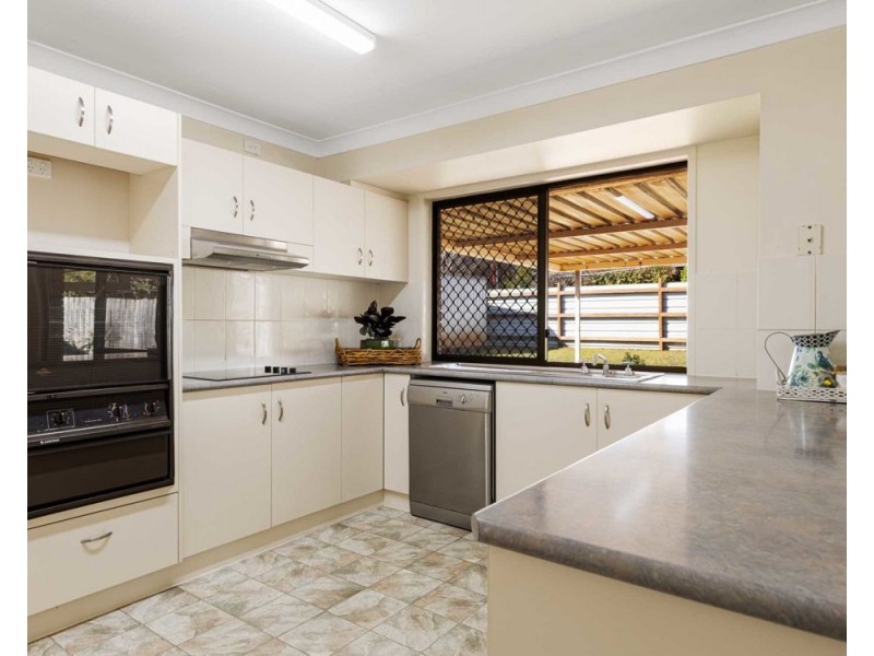 4 Azalea, Centenary Heights QLD 4350