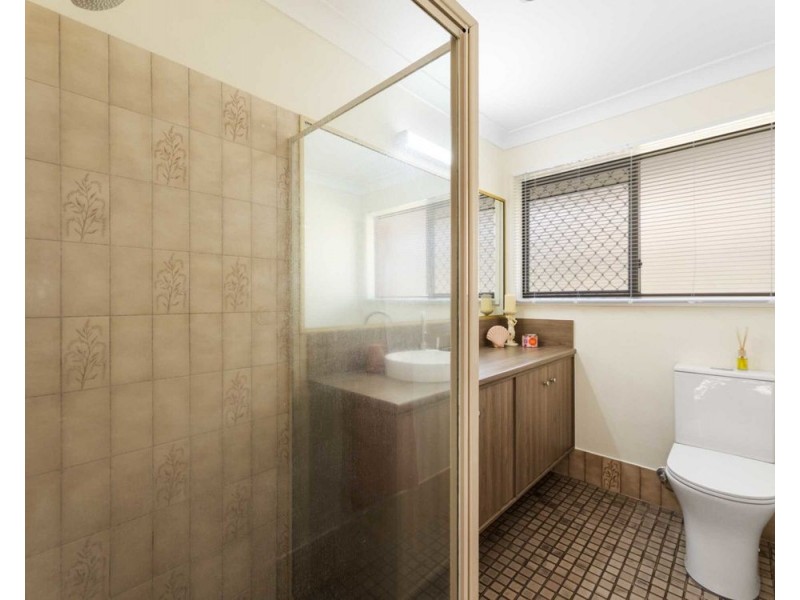 4 Azalea, Centenary Heights QLD 4350