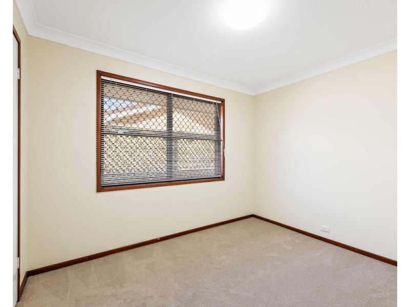 4 Azalea, Centenary Heights QLD 4350