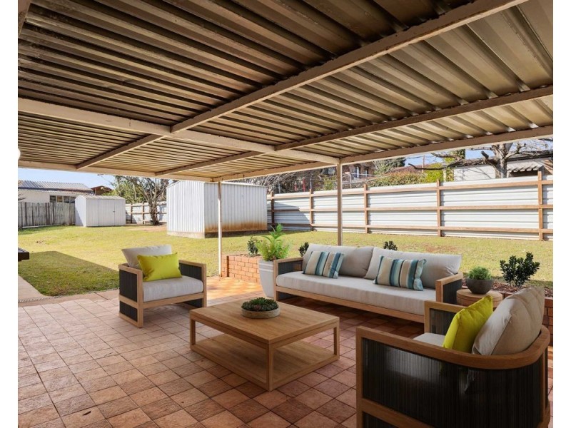 4 Azalea, Centenary Heights QLD 4350