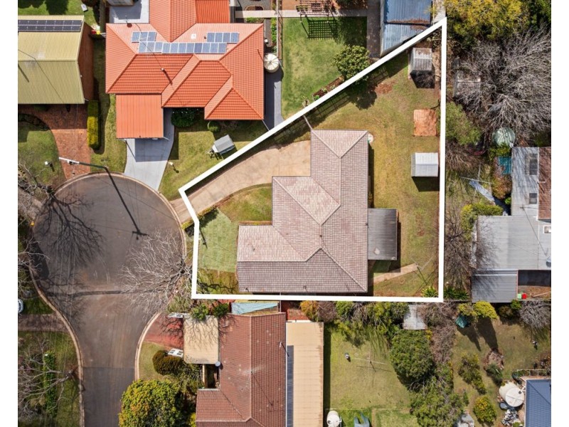 4 Azalea, Centenary Heights QLD 4350