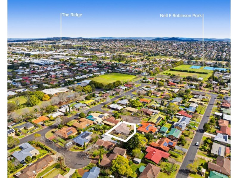 4 Azalea, Centenary Heights QLD 4350