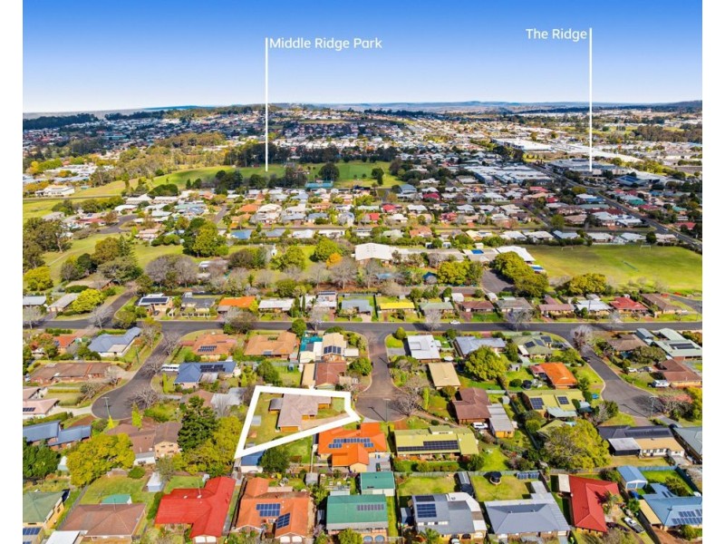 4 Azalea, Centenary Heights QLD 4350