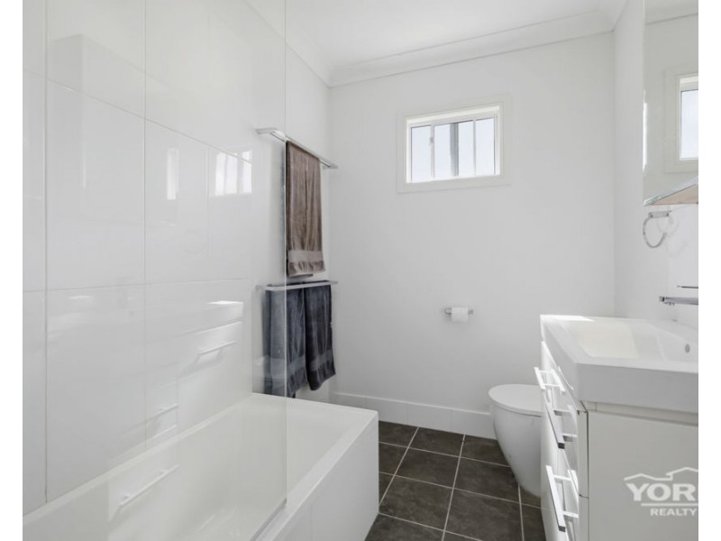 1/4A Rose Street, Wilsonton QLD 4350
