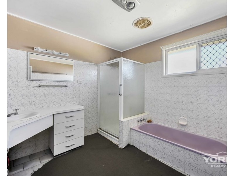 54 Noll Street, Kearneys Spring QLD 4350