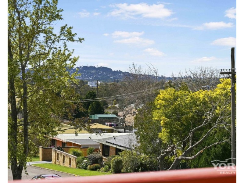1/19 Noll Street, Kearneys Spring QLD 4350