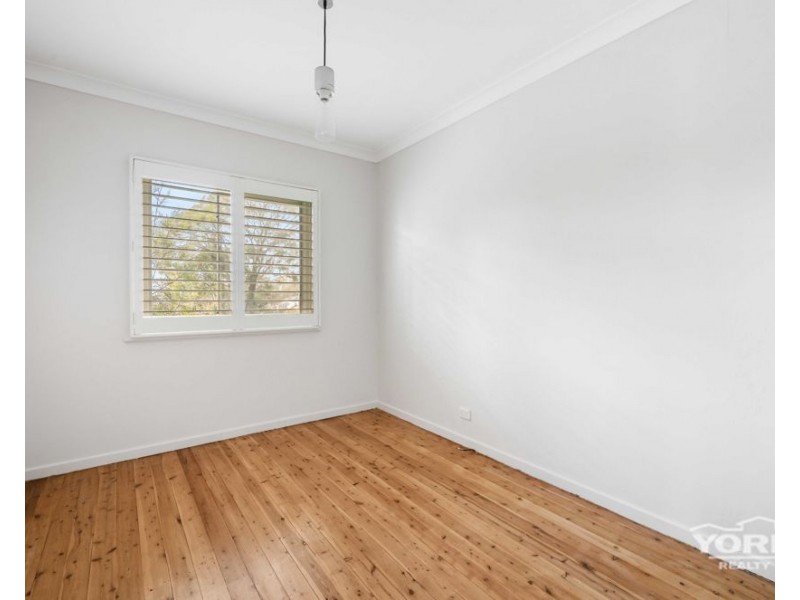 13 Garde Street, Centenary Heights QLD 4350