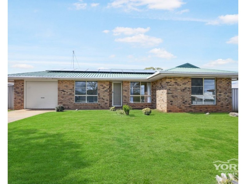 32 Cherokee Drive, Wilsonton QLD 4350