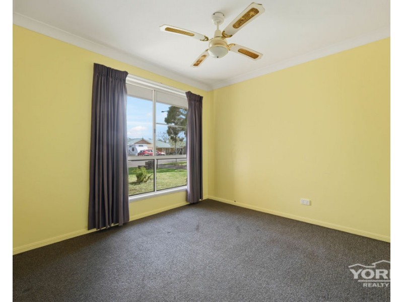 32 Cherokee Drive, Wilsonton QLD 4350
