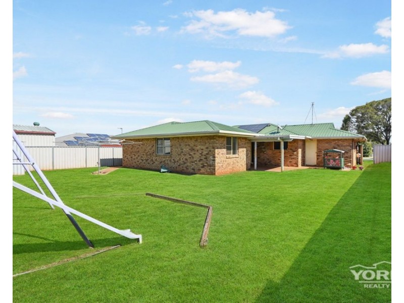 32 Cherokee Drive, Wilsonton QLD 4350