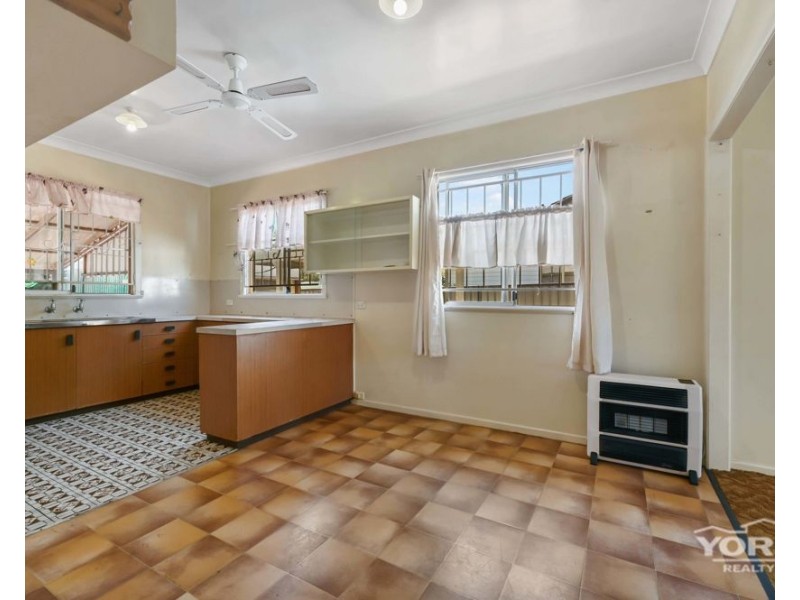 11 McLeish Street, Harristown QLD 4350