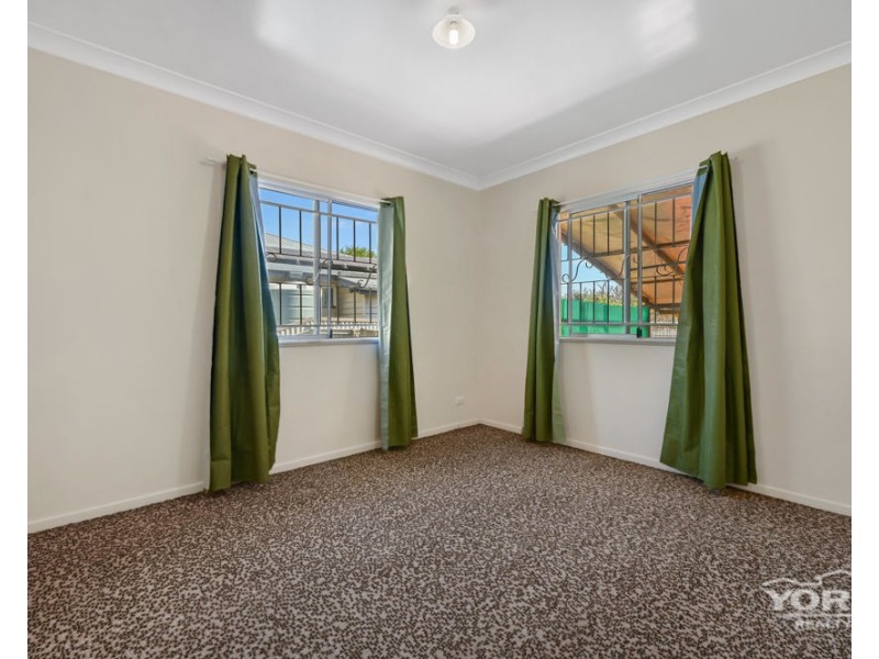 11 McLeish Street, Harristown QLD 4350