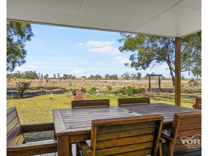 6 Caton Street, Drayton QLD 4350