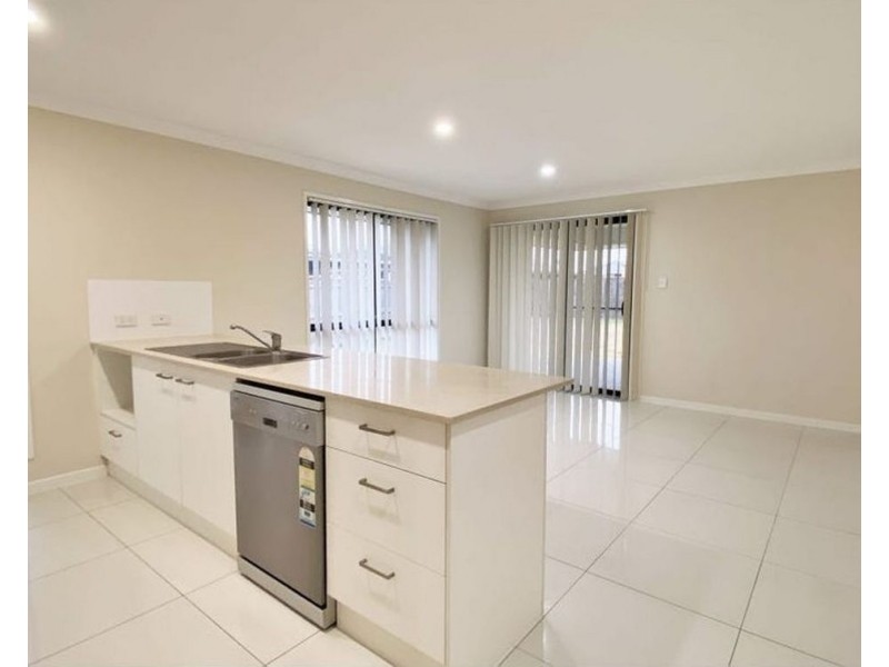 1/4 Wongalee Place, Cambooya QLD 4358