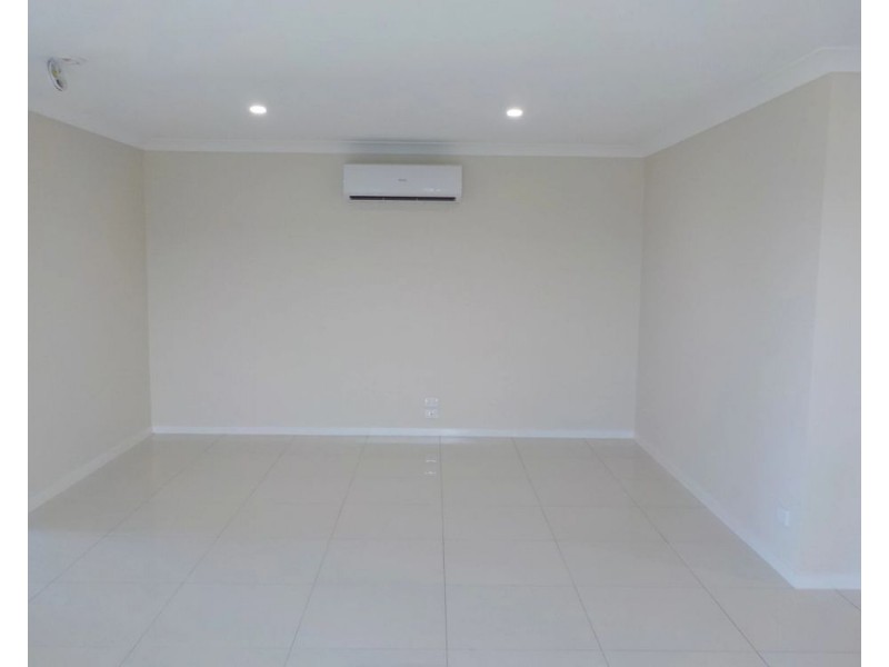1/4 Wongalee Place, Cambooya QLD 4358