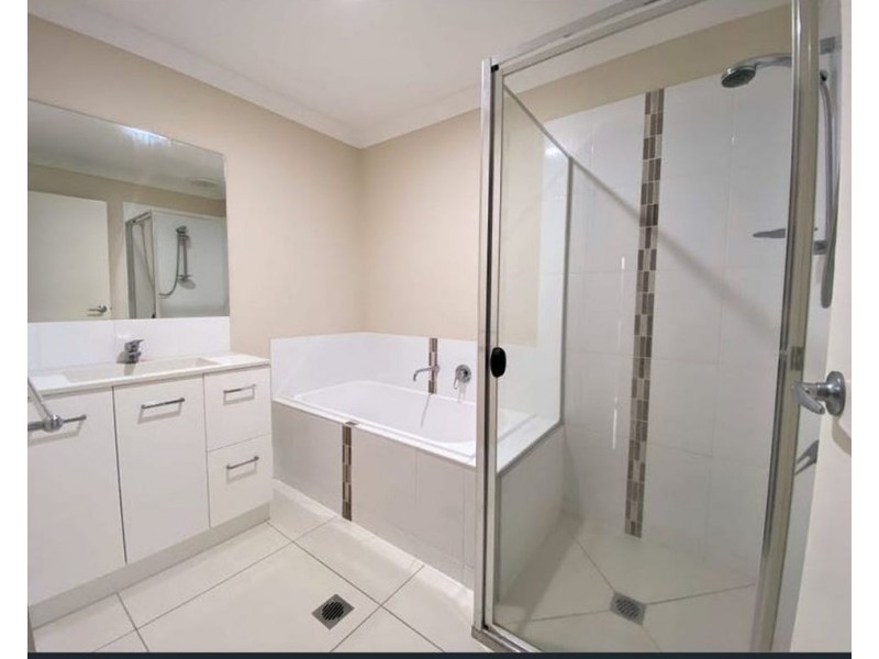1/4 Wongalee Place, Cambooya QLD 4358