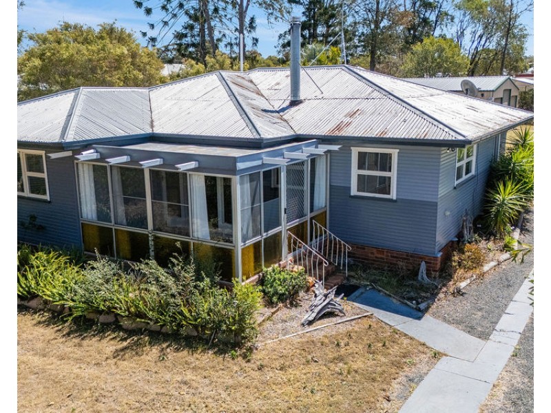 10 John Street, Crows Nest QLD 4355