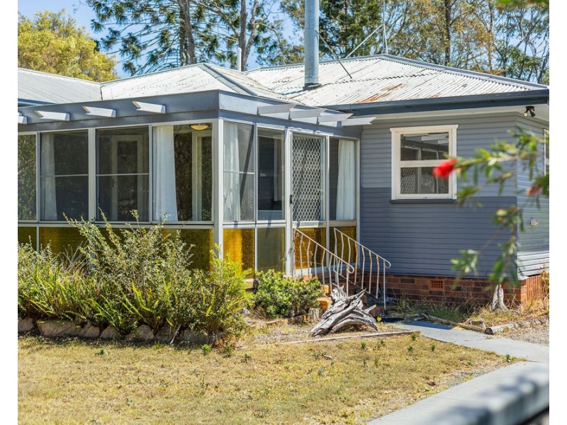 10 John Street, Crows Nest QLD 4355