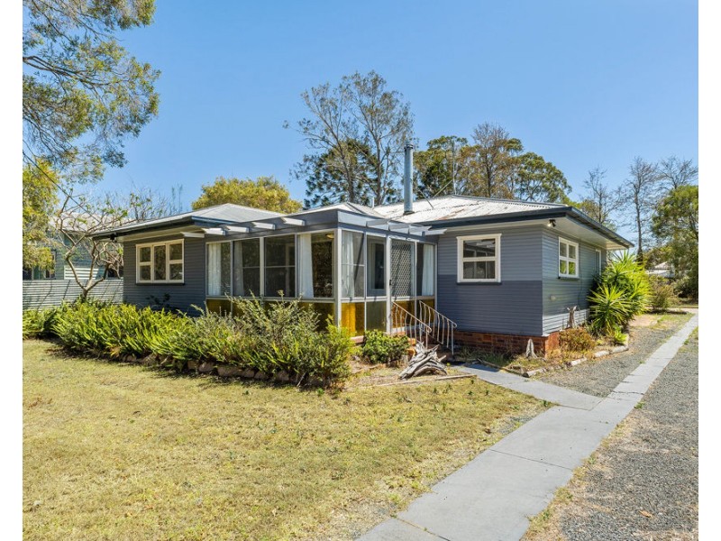 10 John Street, Crows Nest QLD 4355