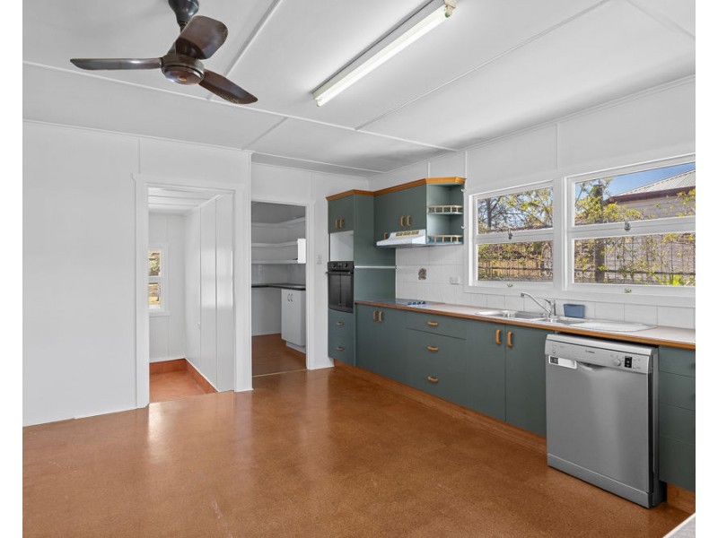 10 John Street, Crows Nest QLD 4355