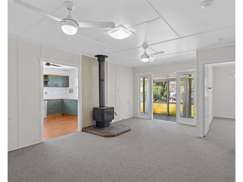 10 John Street, Crows Nest QLD 4355