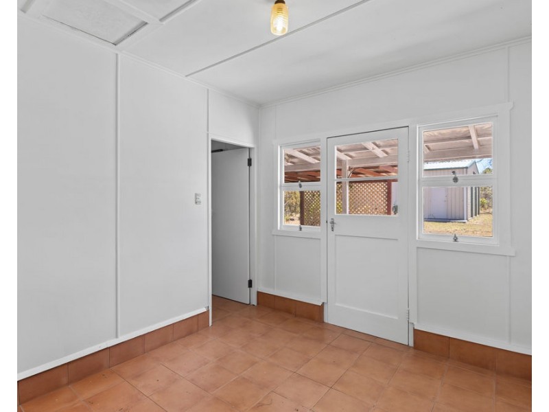 10 John Street, Crows Nest QLD 4355