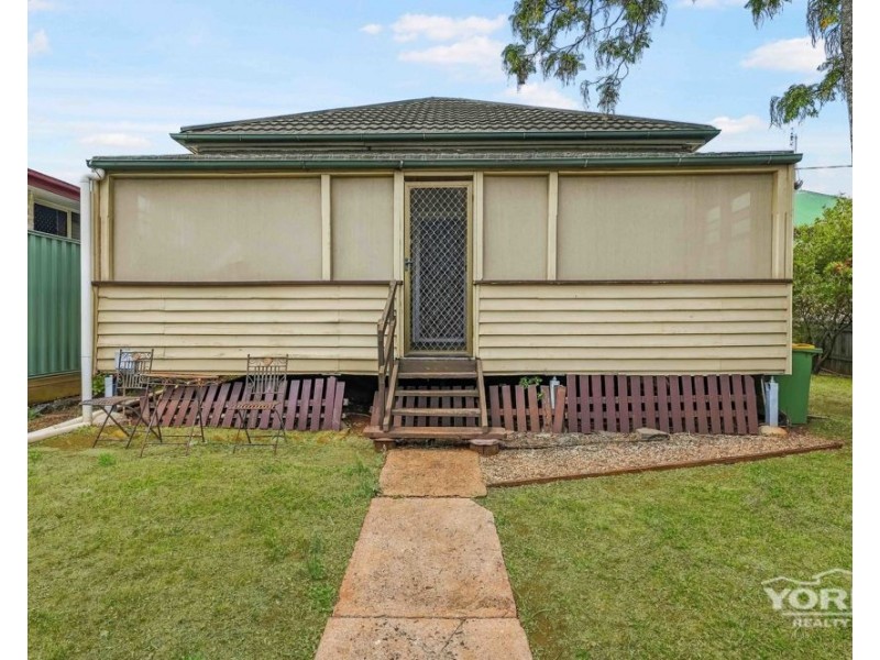 12 Link Street, North Toowoomba QLD 4350