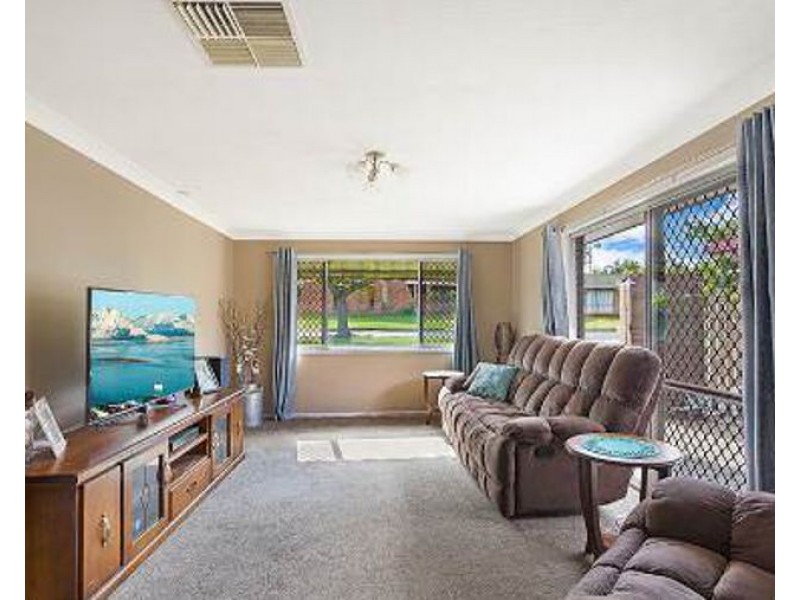 54 Noll Street, Kearneys Spring QLD 4350