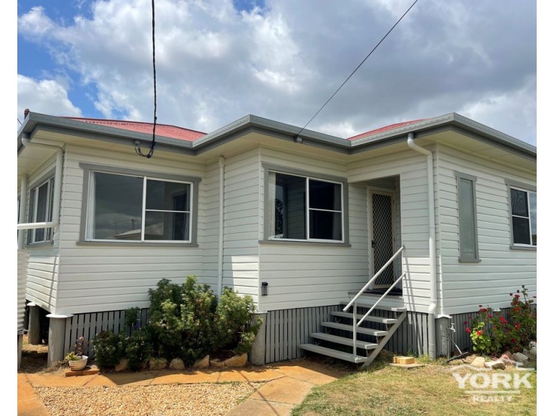 6 Monash St, Newtown QLD 4350