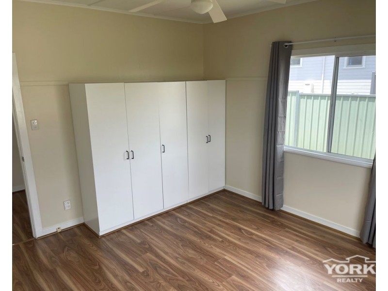 6 Monash St, Newtown QLD 4350