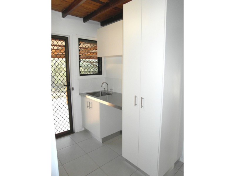 27 Berghofer Drive, Withcott QLD 4352