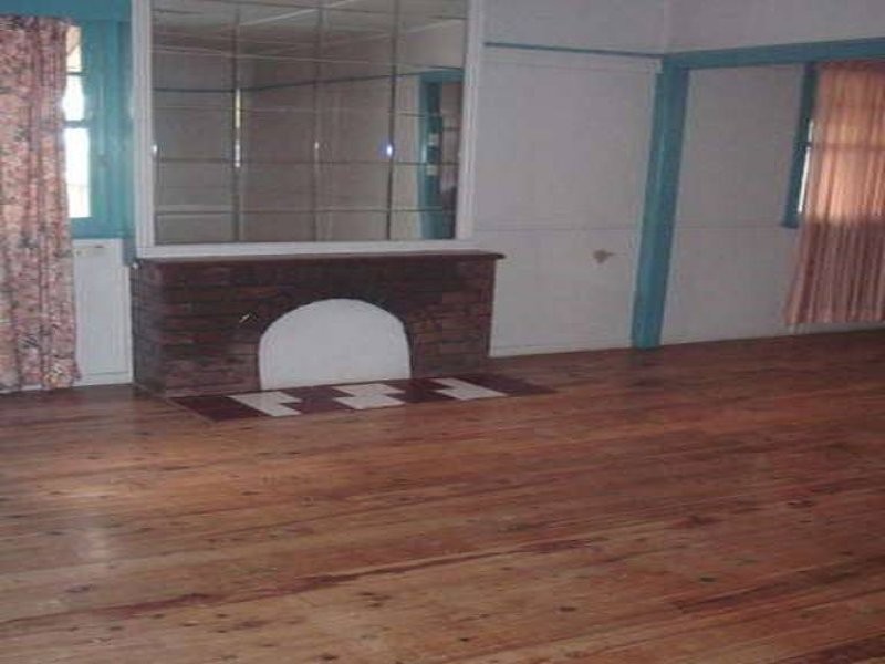 34 Hursley Rd, Newtown QLD 4350