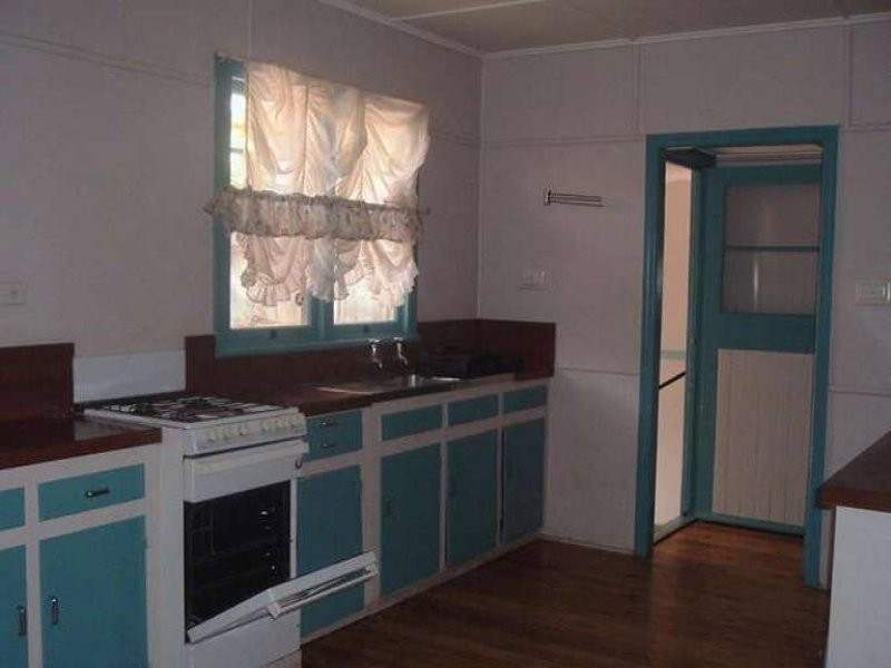 34 Hursley Rd, Newtown QLD 4350