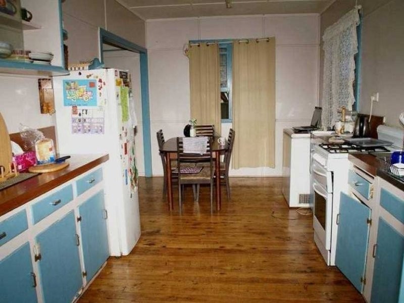 34 Hursley Rd, Newtown QLD 4350