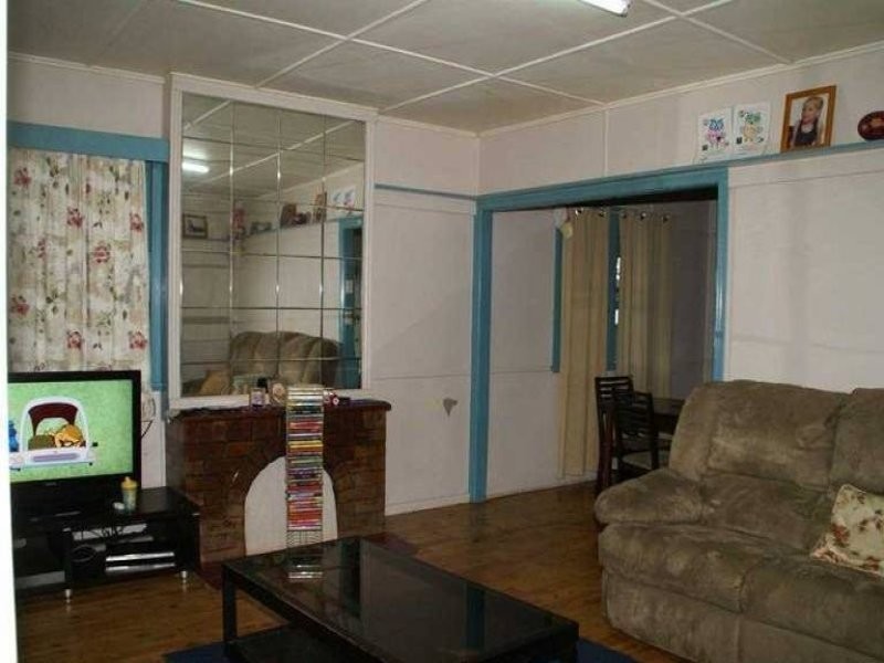 34 Hursley Rd, Newtown QLD 4350