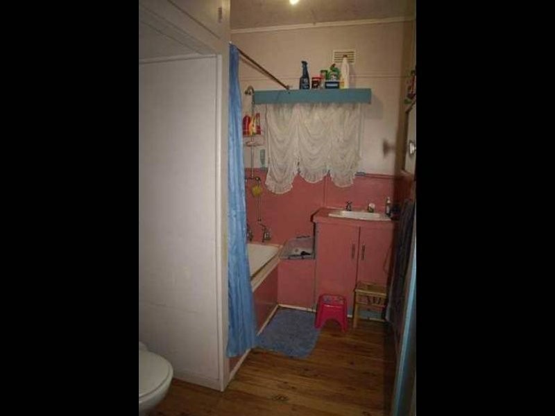 34 Hursley Rd, Newtown QLD 4350