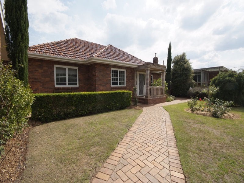 74 Jellicoe St, North Toowoomba QLD 4350