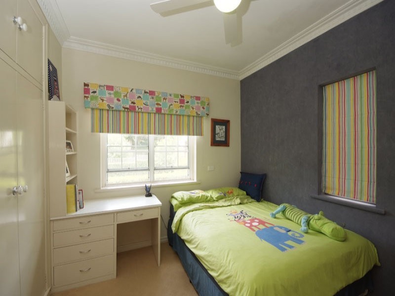 74 Jellicoe St, North Toowoomba QLD 4350