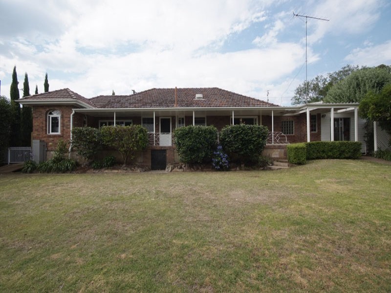 74 Jellicoe St, North Toowoomba QLD 4350