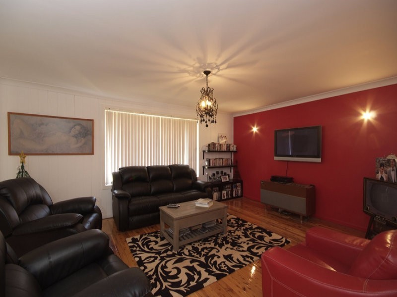 9 Chilla Street, Harristown QLD 4350