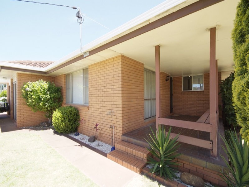 9 Chilla Street, Harristown QLD 4350