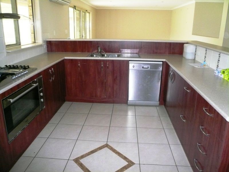 16 Watts Road, Murphys Creek QLD 4352