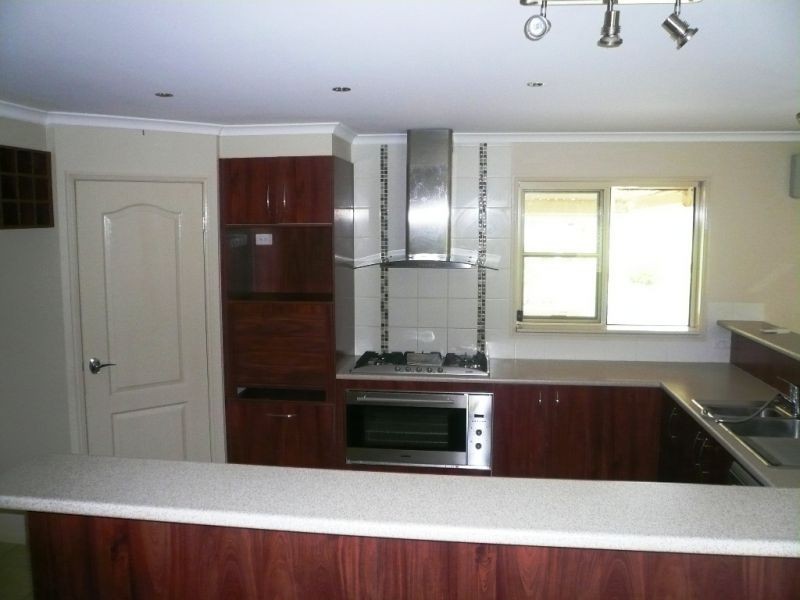 16 Watts Road, Murphys Creek QLD 4352