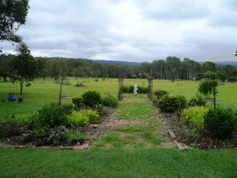 16 Watts Road, Murphys Creek QLD 4352