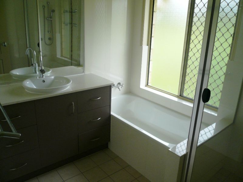 16 Watts Road, Murphys Creek QLD 4352