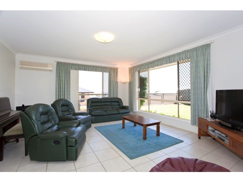 19 La Vista Court, Middle Ridge QLD 4350