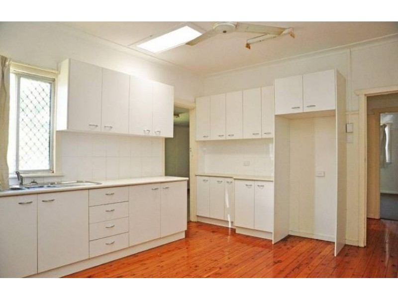 6 Donegal Street, Rockville QLD 4350